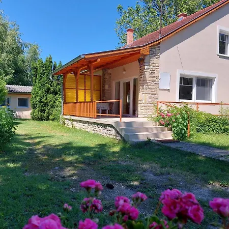 Hostel Zamardi Homestay